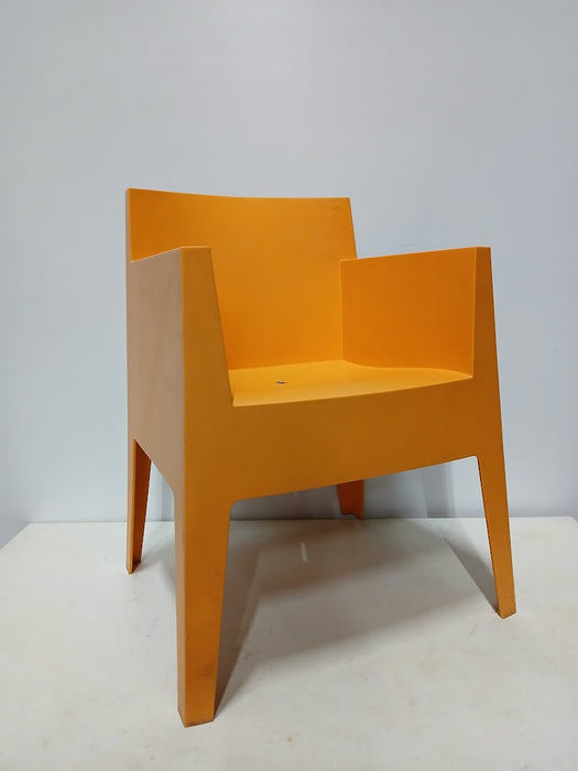 Driade bij Starck tuinstoel, oranje