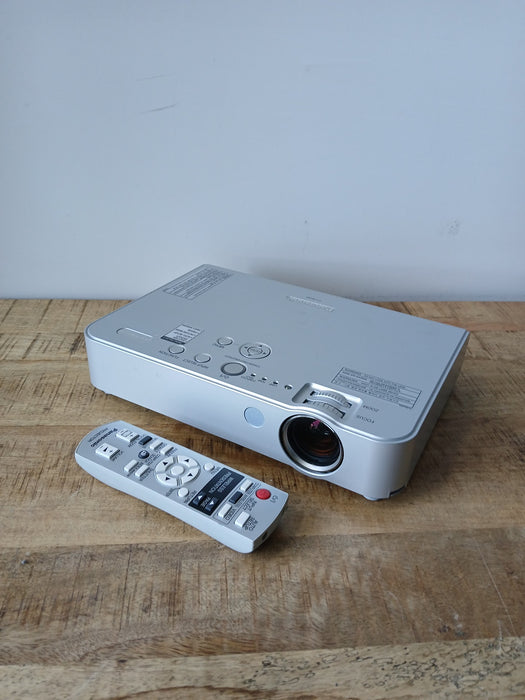 Panasonic PT-LB51NTE beamer, zilver, 30 x 21 x 6 cm