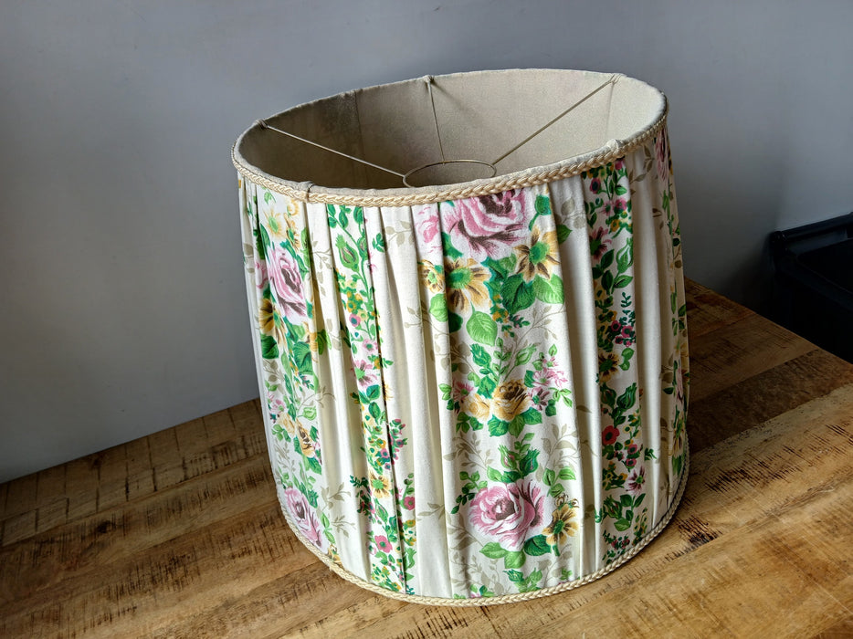Vintage lampenkap, bloemmotief, diam. 55 / 46 Hoogte 46 cm