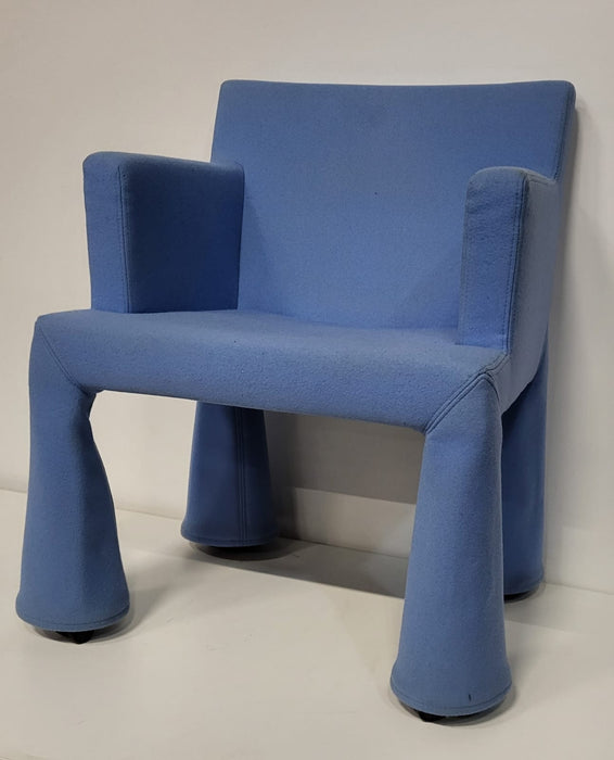 Moooi VIP chair fauteuil, lichtblauw, verrijdbaar