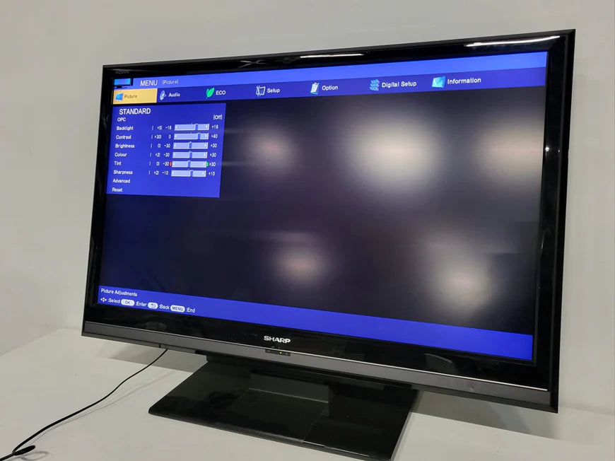 Sharp LC-XL2E, zwart, 46 inch op voet, afst. bed. ontbreekt