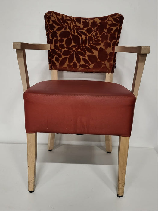 Satelliet / Vervoort fauteuil, rood, 54 x 63 x 84 cm.