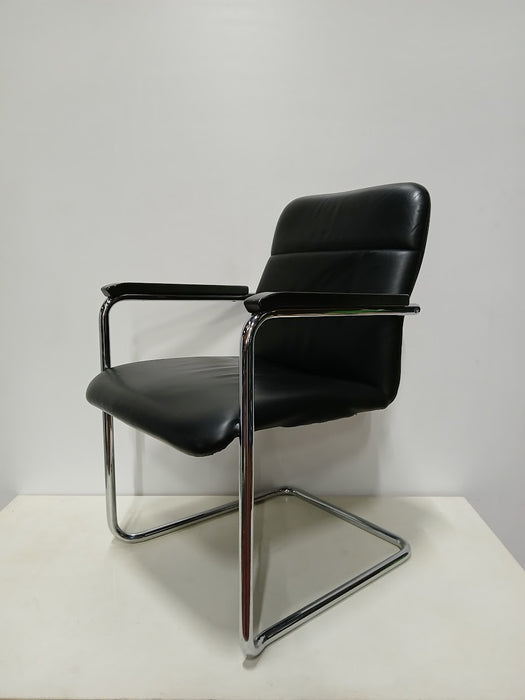 Thonet design vergaderstoel, zwart / chroom, 57 x 63 x 85 cm