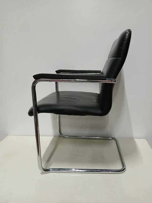 Thonet design vergaderstoel, zwart / chroom, 57 x 63 x 85 cm