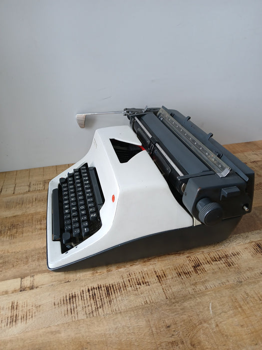Olympia International vintage typemachine, grijs