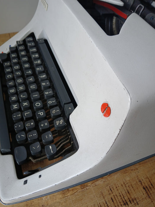Olympia International vintage typemachine, grijs