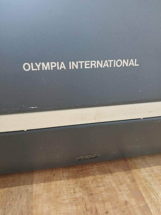 Olympia International vintage typemachine, grijs