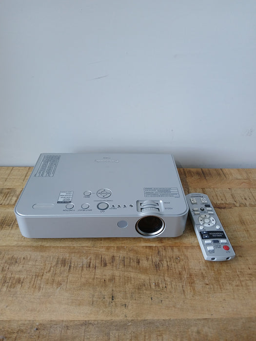 Panasonic PT-LB51NTE beamer, zilver, 30 x 21 x 6 cm