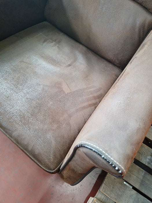 1 set van 2 fauteuils, bruin leder, zithoogte 43 cm