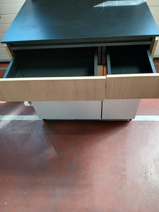 Douwe Egberts onderkast, verrijdbaar B x D x H 90 x 68 x 90 / 190 cm