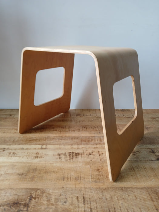 IKEA Benjamin, design krukje, hout, B x D x H 39 x 31 x 45 cm