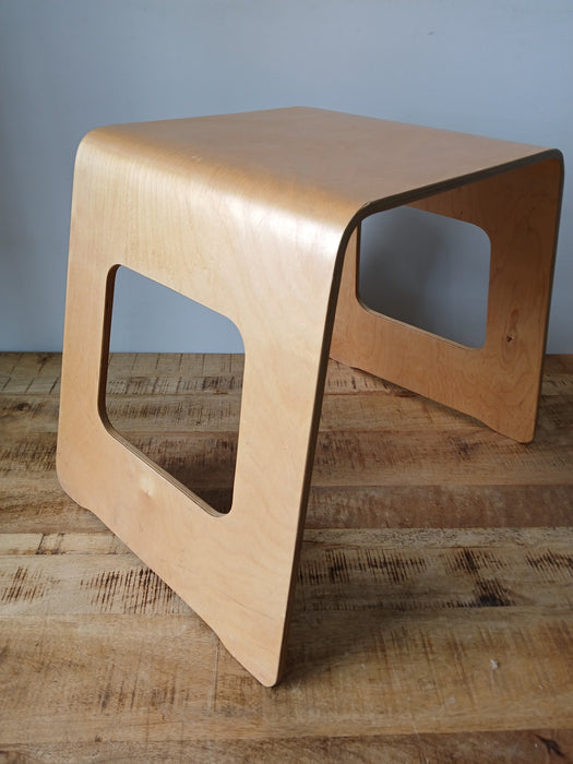 IKEA Benjamin, design krukje, hout, B x D x H 39 x 31 x 45 cm