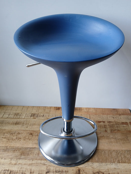Magis Bombo barkruk, blauw / chroom, B x Zith. 44 x 75 cm