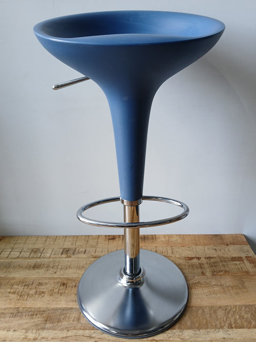 Magis Bombo barkruk, blauw / chroom, B x Zith. 44 x 75 cm