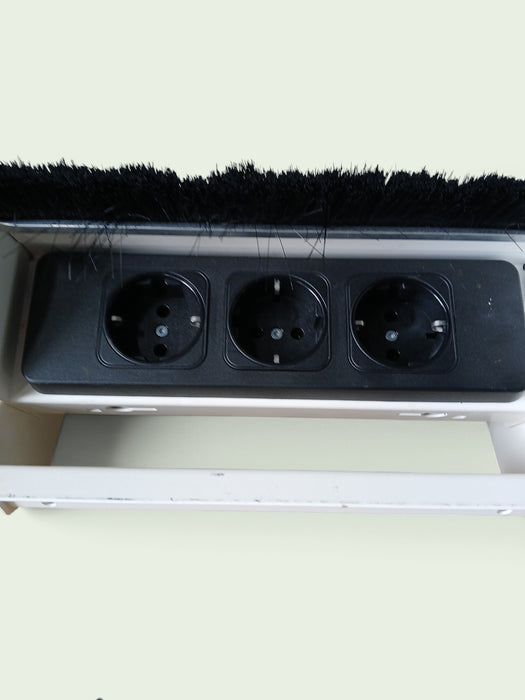 Stekkerblok inbouw, wit metaal, 280 x 140 mm buitenafmeting