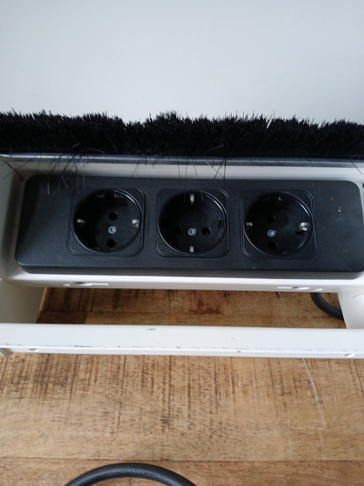 Stekkerblok inbouw, wit metaal, 280 x 140 mm buitenafmeting