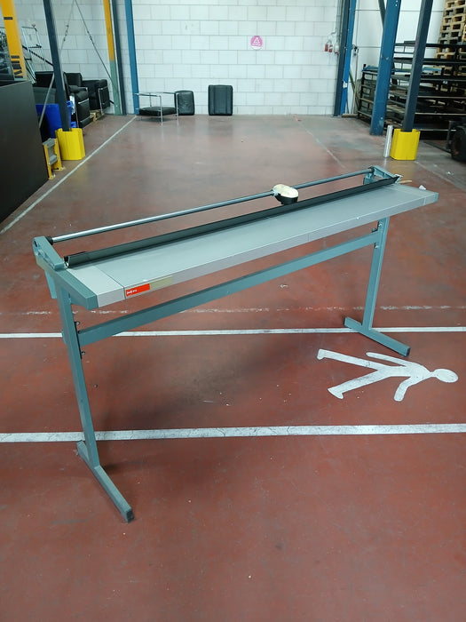 Océ 913 handsnijmachine, grijs / staal 173 x 51 x 85 cm