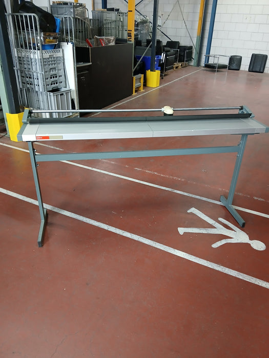 Océ 913 handsnijmachine, grijs / staal 173 x 51 x 85 cm