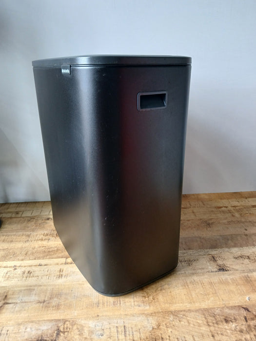 Brabantia Bo Touch, mat zwart, H x B x D 65,6 x 54 x 31,2 cm