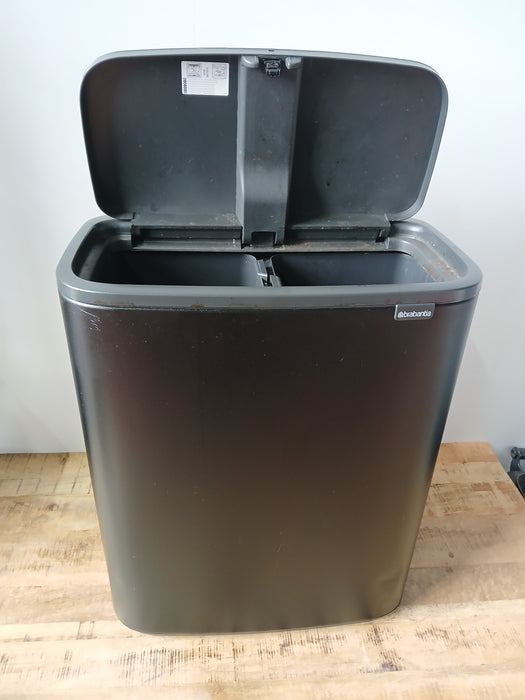 Brabantia Bo Touch, mat zwart, H x B x D 65,6 x 54 x 31,2 cm