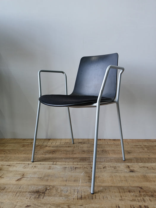 Set van 16 Enea Design vergaderstoel, zwart