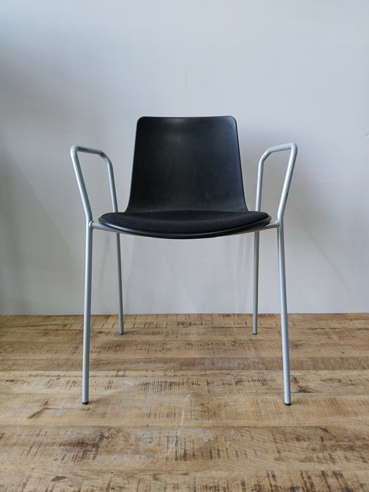 Set van 16 Enea Design vergaderstoel, zwart