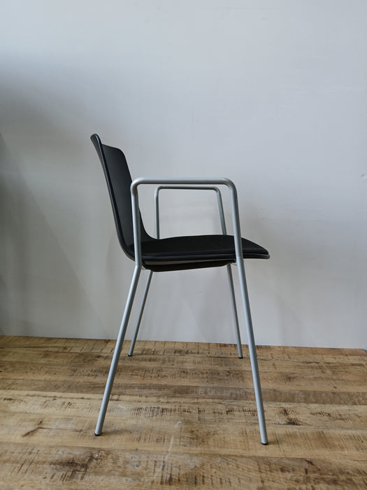 Set van 16 Enea Design vergaderstoel, zwart