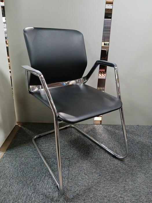 Sitag vergaderstoel, showmodel, zwart leder, zitd. 46, zith. 45 cm