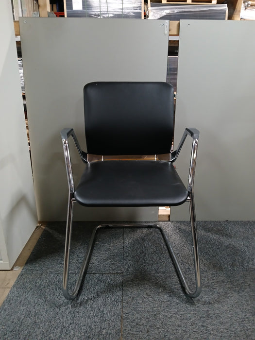 Sitag vergaderstoel, showmodel, zwart leder, zitd. 46, zith. 45 cm