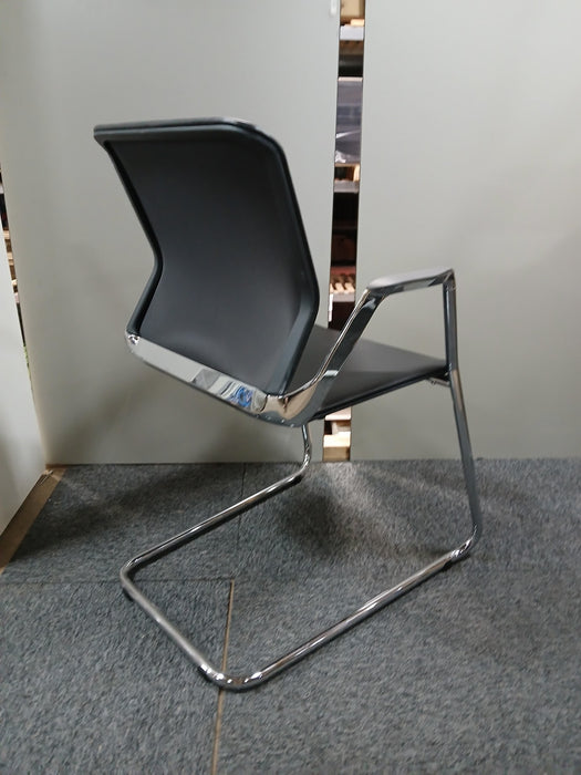Sitag vergaderstoel, showmodel, zwart leder, zitd. 46, zith. 45 cm