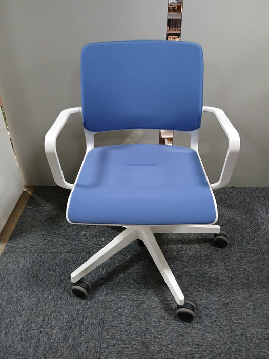 Nowystyl Xilium vergaderstoel, blauw, zitdiepte 47, in hoogte verstelbaar