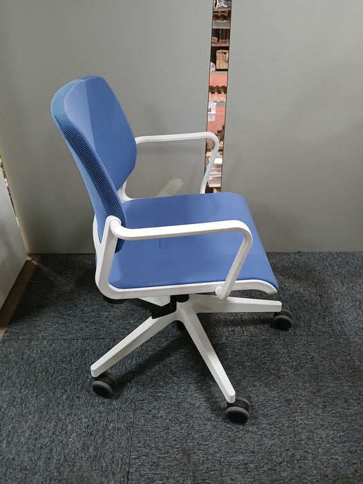 Nowystyl Xilium vergaderstoel, blauw, zitdiepte 47, in hoogte verstelbaar