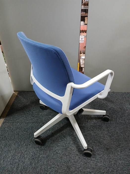 Nowystyl Xilium vergaderstoel, blauw, zitdiepte 47, in hoogte verstelbaar