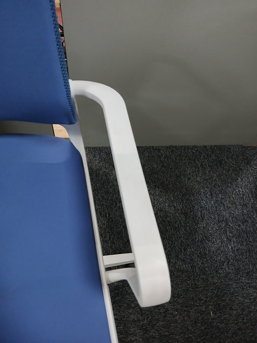 Nowystyl Xilium vergaderstoel, blauw, zitdiepte 47, in hoogte verstelbaar