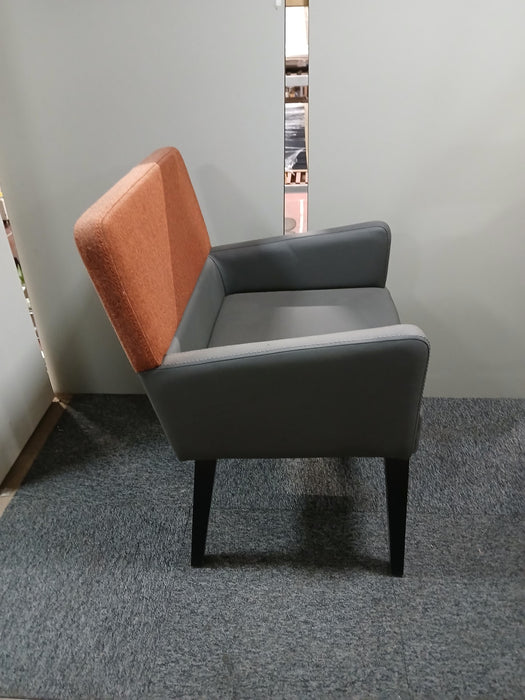 Nowystyl fauteuil, grijs leder/bruin, zitd. 45, zith. 49 cm
