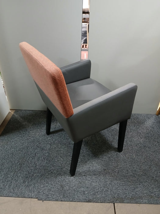 Nowystyl fauteuil, grijs leder/bruin, zitd. 45, zith. 49 cm