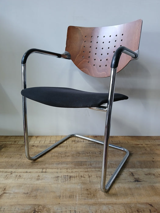 Lande vergaderstoel, beuken / zwarte stof, zith. 48 cm