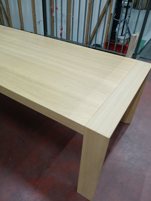 Eet / vergadertafel, licht eiken, B x D x H 210 x 100 x 75 cm