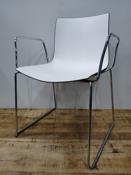 Arper Cativa kantinestoel, wit B 53, zh. 43, zd. zith. 43 cm