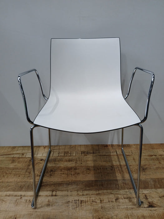 Arper Cativa kantinestoel, wit B 53, zh. 43, zd. zith. 43 cm