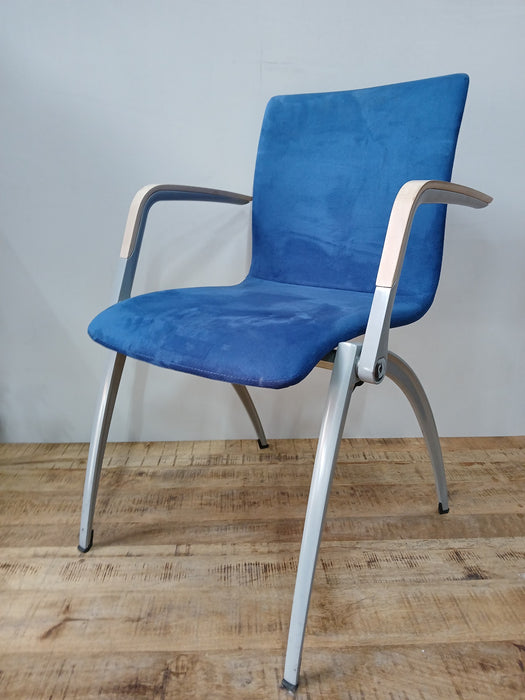 Artifort Zeno vergaderstoel, Blauw velvet, B x D x H 57 x 51 x 64,5 cm