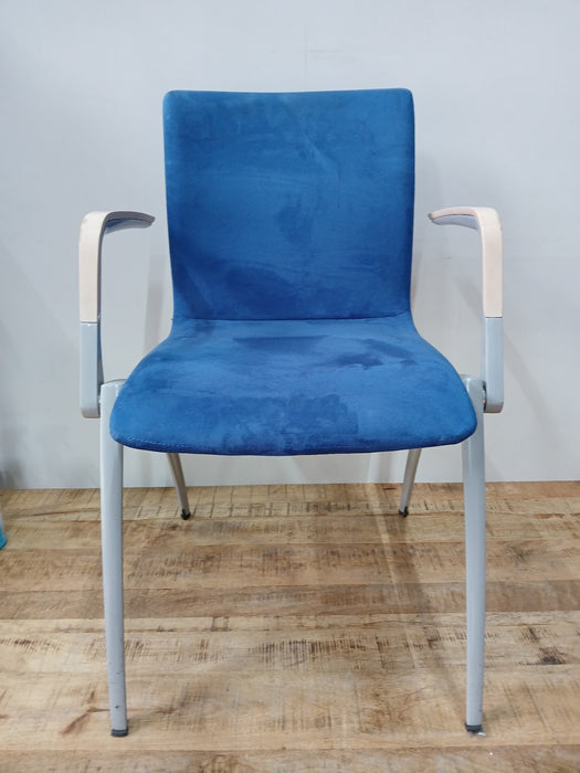 Artifort Zeno vergaderstoel, Blauw velvet, B x D x H 57 x 51 x 64,5 cm