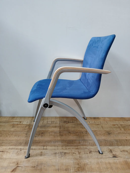 Artifort Zeno vergaderstoel, Blauw velvet, B x D x H 57 x 51 x 64,5 cm