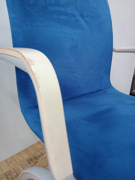 Artifort Zeno vergaderstoel, Blauw velvet, B x D x H 57 x 51 x 64,5 cm