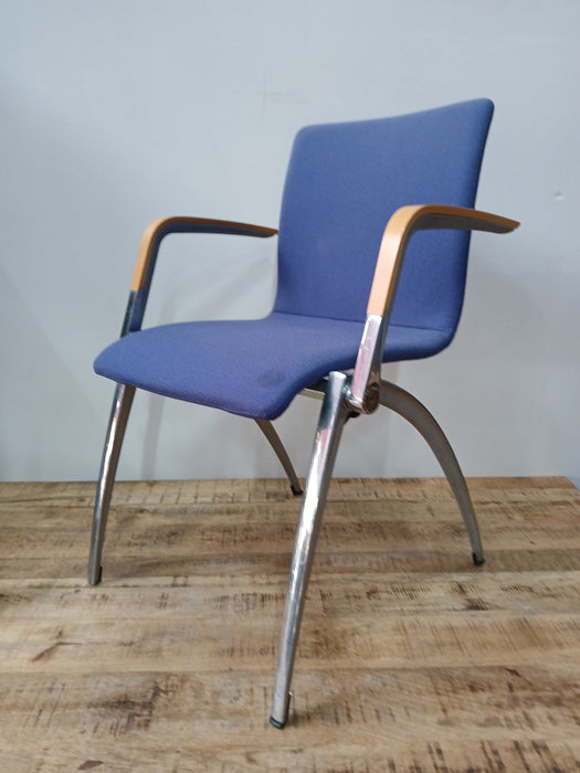 Artifort Zeno vergaderstoel, paars, B x D x H 57 x 51 x 64,5