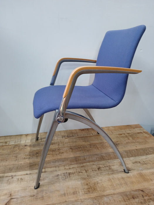 Artifort Zeno vergaderstoel, paars, B x D x H 57 x 51 x 64,5