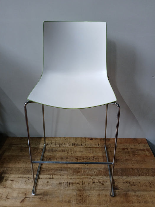 Arper Cativa 46 design barkruk, wit / groen, B x H 46 x 110 cm