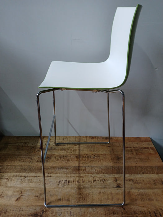 Arper Cativa 46 design barkruk, wit / groen, B x H 46 x 110 cm