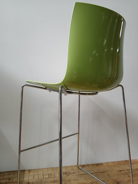 Arper Cativa 46 design barkruk, wit / groen, B x H 46 x 110 cm