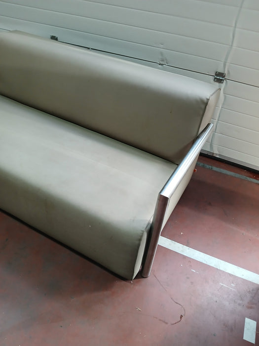 Jess design 2,5 zitsbank, taupe / RVS, 160 x 85 x 85 cm